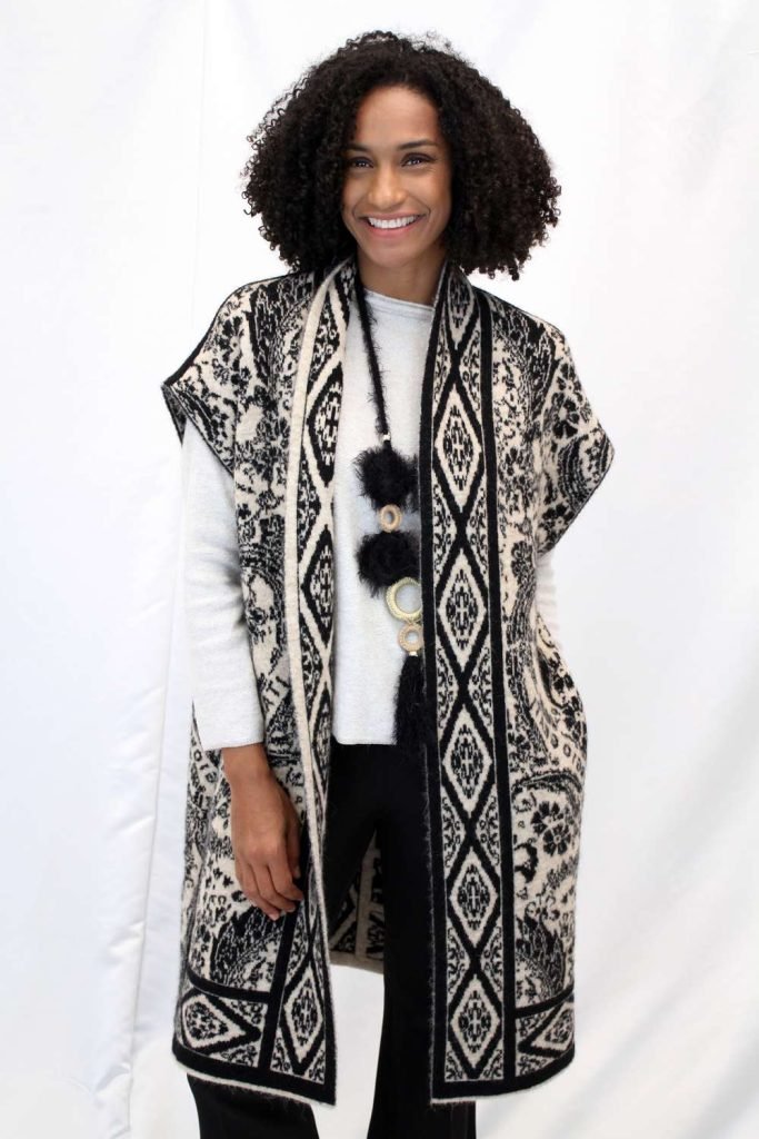 ensemble with arabesque pattern